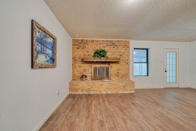 204 Cedarcrest Dr, Marshall, TX 75672