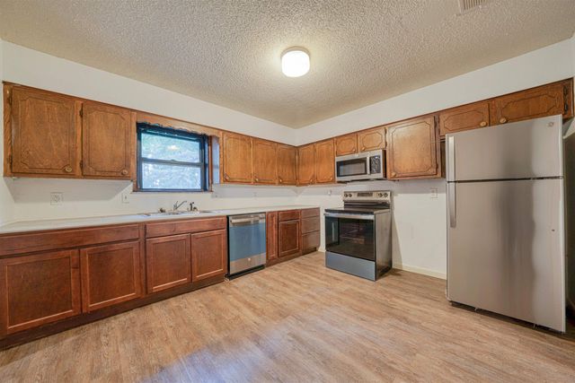 204 Cedarcrest Dr, Marshall, TX 75672