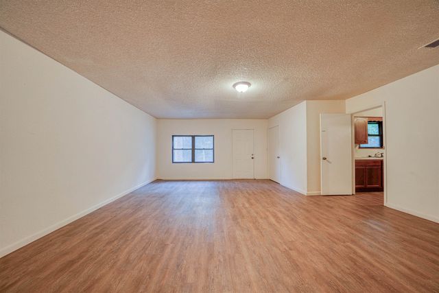204 Cedarcrest Dr, Marshall, TX 75672