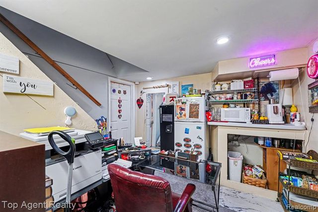 2135 Regina Avenue, Lincoln Park, MI 48146