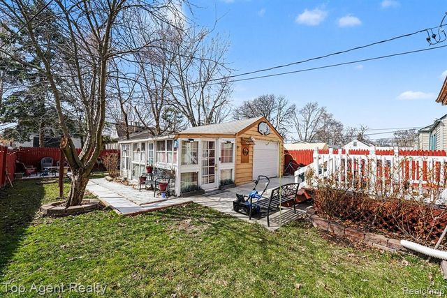 2135 Regina Avenue, Lincoln Park, MI 48146