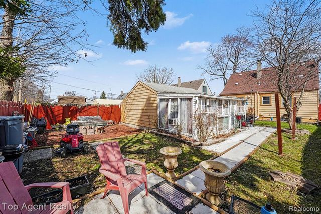 2135 Regina Avenue, Lincoln Park, MI 48146