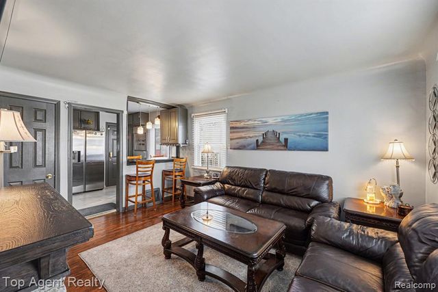 2135 Regina Avenue, Lincoln Park, MI 48146