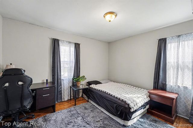 2135 Regina Avenue, Lincoln Park, MI 48146