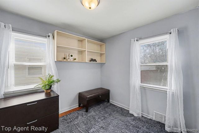 2135 Regina Avenue, Lincoln Park, MI 48146