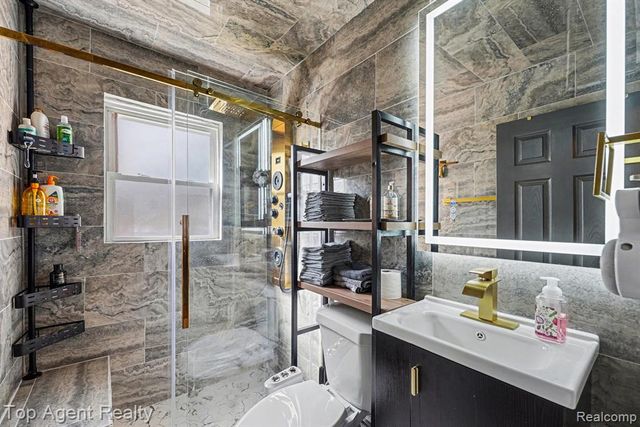 2135 Regina Avenue, Lincoln Park, MI 48146