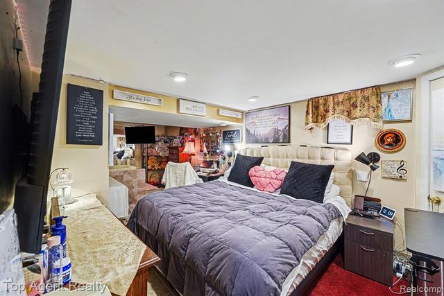 2135 Regina Avenue, Lincoln Park, MI 48146