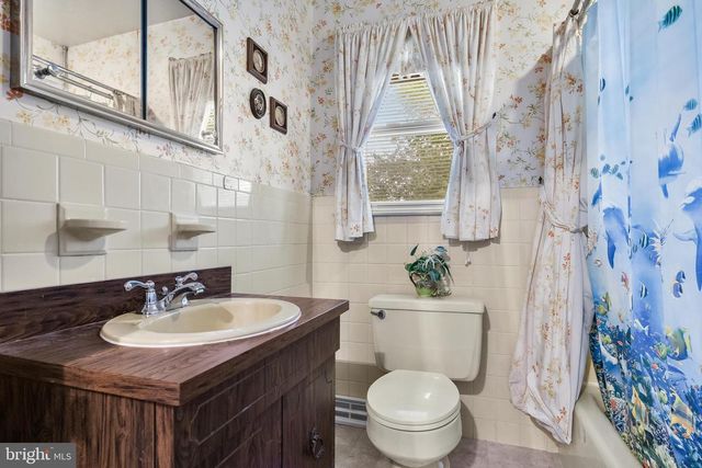606 HAMILTON DR, Cinnaminson, NJ 08077