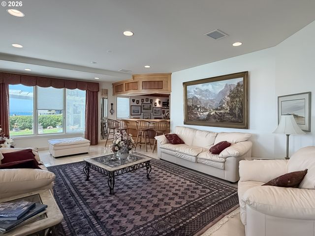 98696 FOX Dr, Brookings, OR 97415