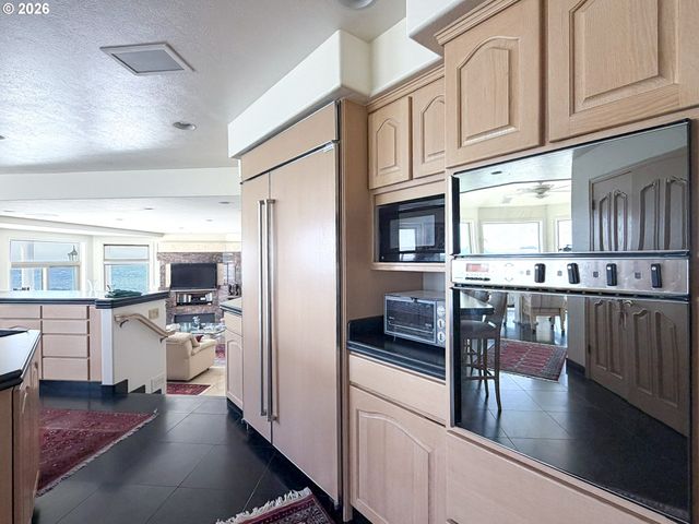 98696 FOX Dr, Brookings, OR 97415