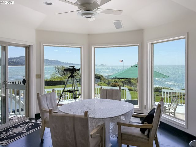 98696 FOX Dr, Brookings, OR 97415