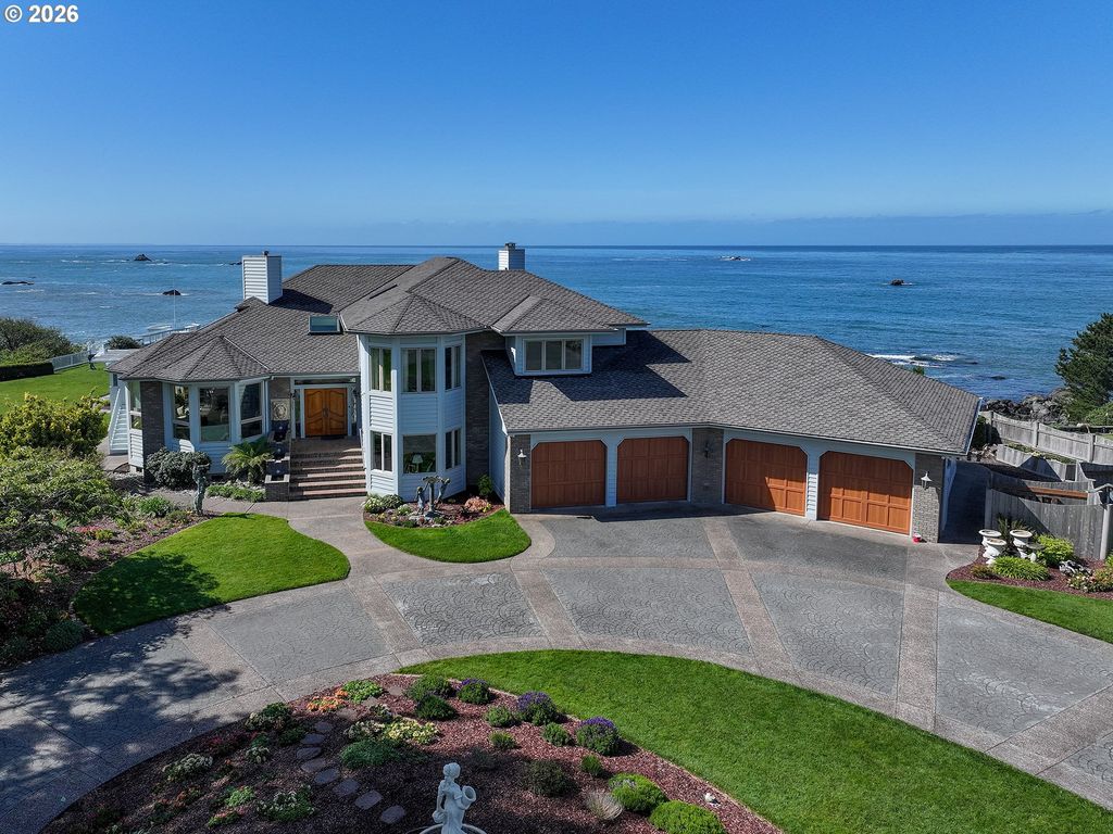 98696 FOX Dr, Brookings, OR 97415