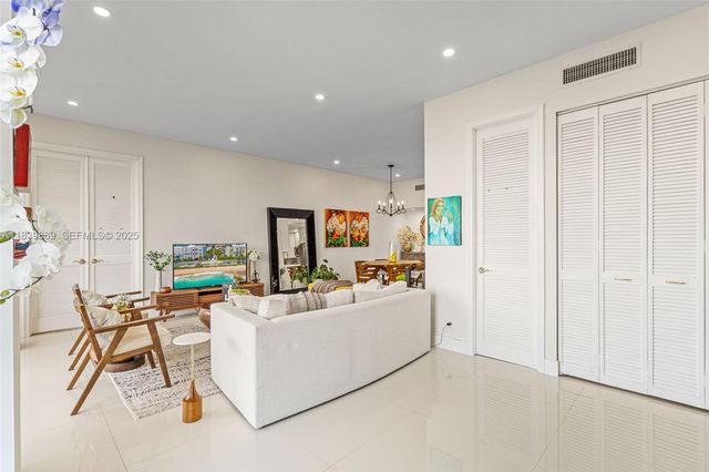 20379 W Country Club Drive PH38, Aventura, FL 33180