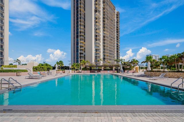 20379 W Country Club Drive PH38, Aventura, FL 33180