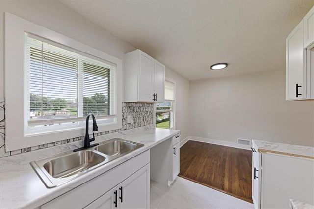 4015 Lawn Avenue, Kansas City, MO 64130