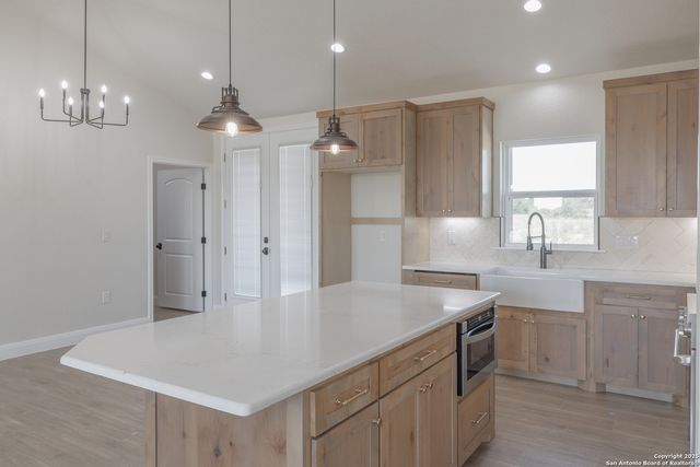 591 Eichman, Poteet, TX 78065