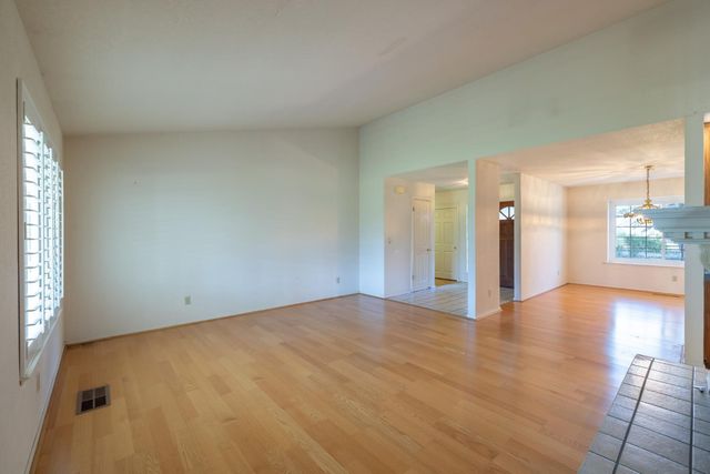 2738 Stony Creek Cir, Acampo, CA 95220