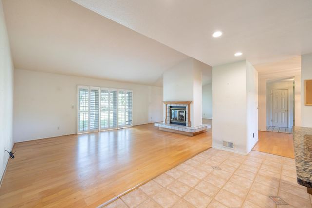2738 Stony Creek Cir, Acampo, CA 95220