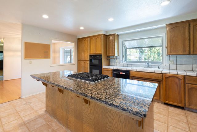 2738 Stony Creek Cir, Acampo, CA 95220
