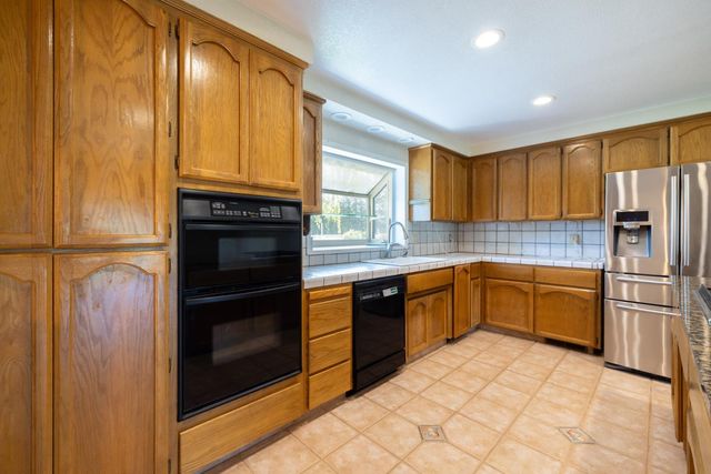 2738 Stony Creek Cir, Acampo, CA 95220