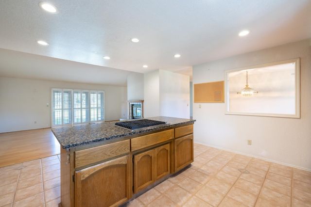 2738 Stony Creek Cir, Acampo, CA 95220