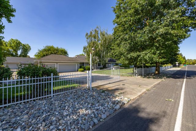 2738 Stony Creek Cir, Acampo, CA 95220