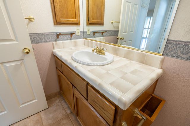 2738 Stony Creek Cir, Acampo, CA 95220