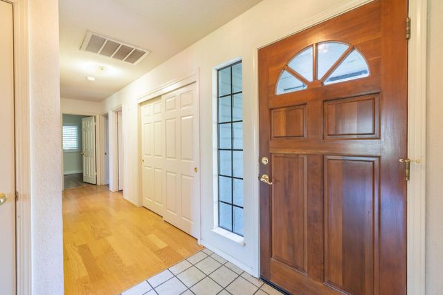 2738 Stony Creek Cir, Acampo, CA 95220