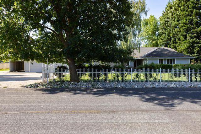 2738 Stony Creek Cir, Acampo, CA 95220