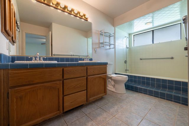 2738 Stony Creek Cir, Acampo, CA 95220