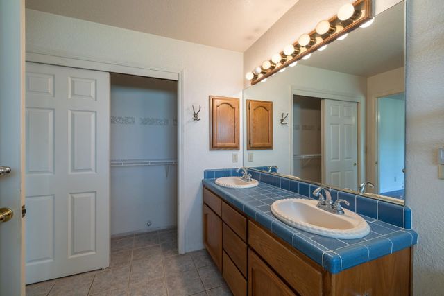 2738 Stony Creek Cir, Acampo, CA 95220