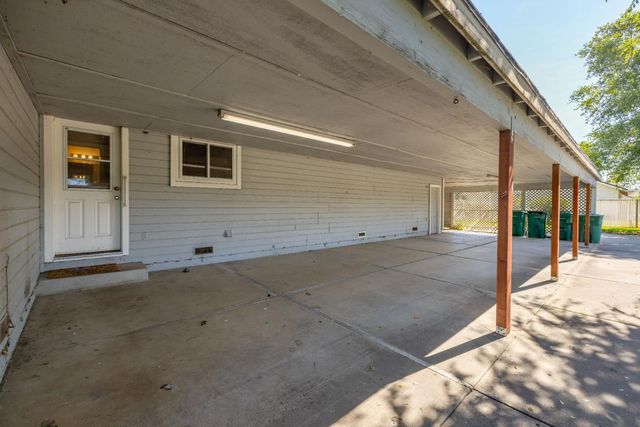 2738 Stony Creek Cir, Acampo, CA 95220