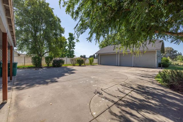 2738 Stony Creek Cir, Acampo, CA 95220