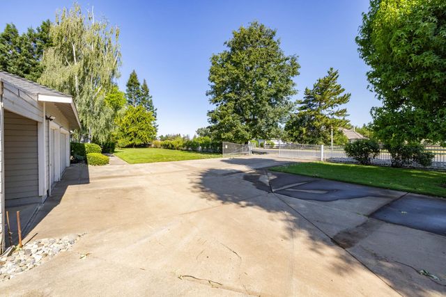 2738 Stony Creek Cir, Acampo, CA 95220