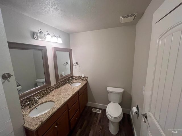 3001 Shamrock Ave, Nampa, ID 83686