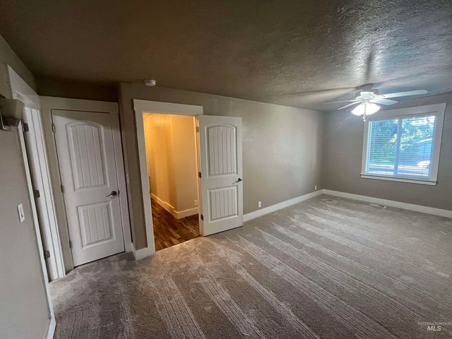 3001 Shamrock Ave, Nampa, ID 83686