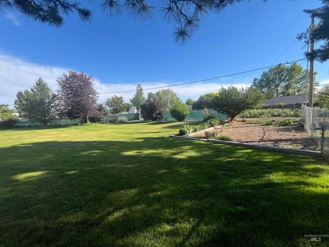 3001 Shamrock Ave, Nampa, ID 83686