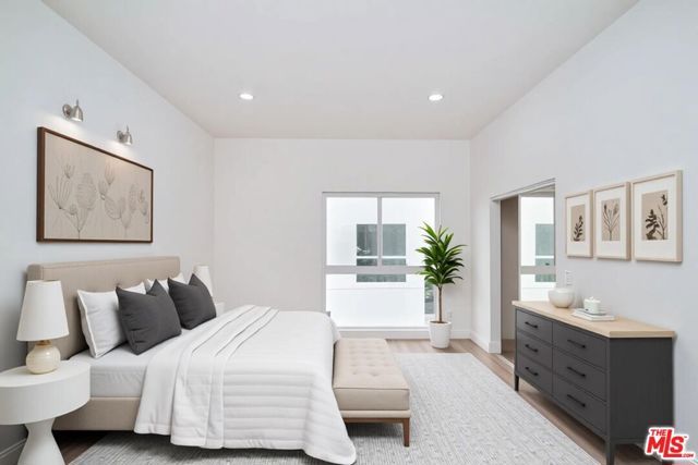 1108 Queen Anne Place, Los Angeles, CA 90019