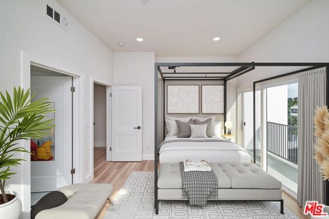 1108 Queen Anne Place, Los Angeles, CA 90019