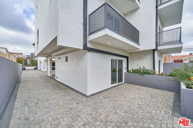 1108 Queen Anne Place, Los Angeles, CA 90019