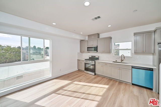 1108 Queen Anne Place, Los Angeles, CA 90019