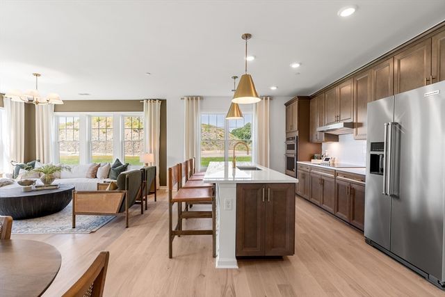 320 Martins Landing 401, North Reading, MA 01864