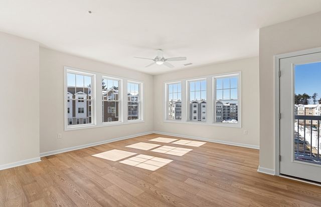 320 Martins Landing 401, North Reading, MA 01864