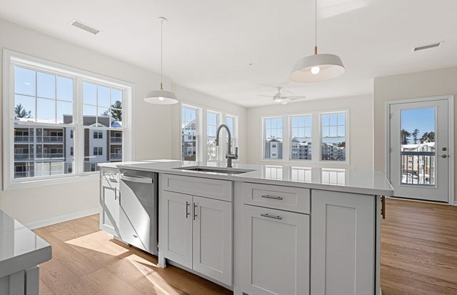 320 Martins Landing 401, North Reading, MA 01864