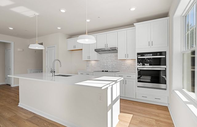 320 Martins Landing 401, North Reading, MA 01864