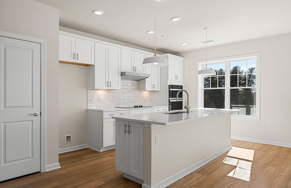 320 Martins Landing 401, North Reading, MA 01864