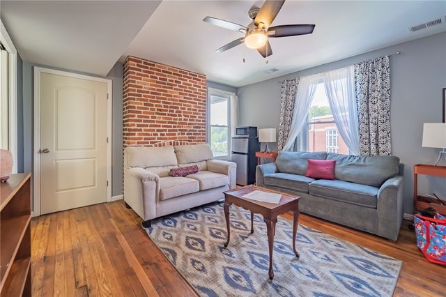 102 Secane Ave, Mt Washington, PA 15211