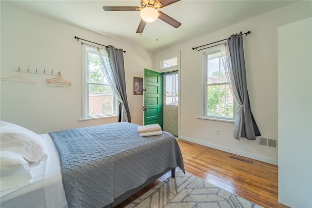 102 Secane Ave, Mt Washington, PA 15211