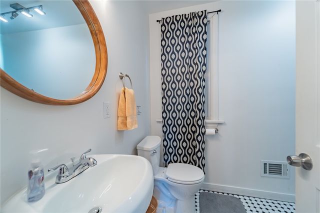 102 Secane Ave, Mt Washington, PA 15211