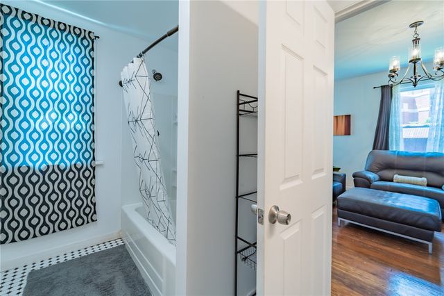 102 Secane Ave, Mt Washington, PA 15211